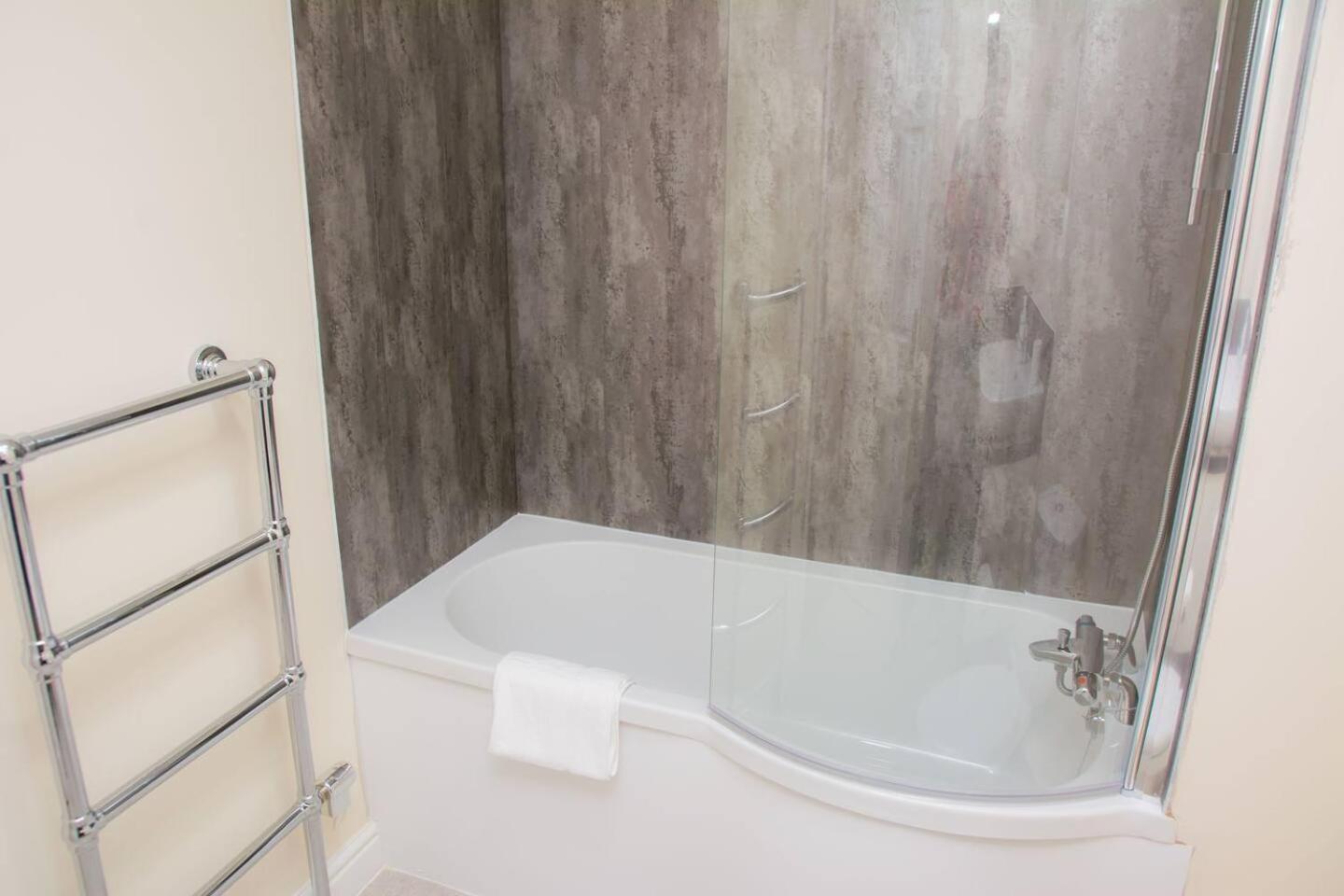 Apartamento Orange Lilly In Stroud With Free Parking Exterior foto