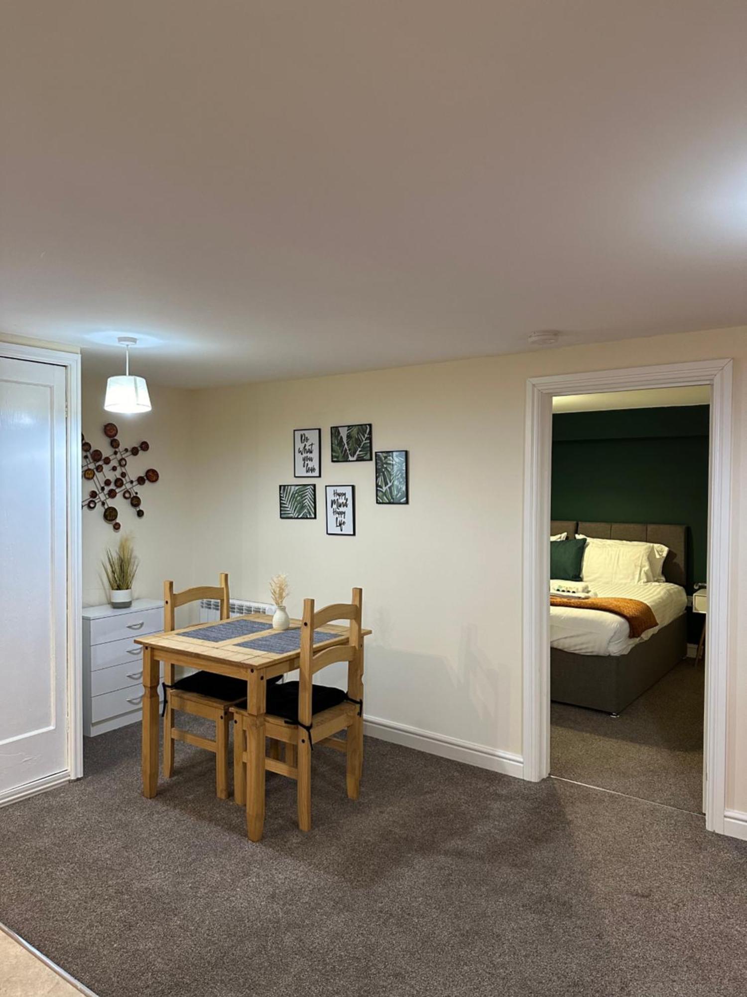 Apartamento Orange Lilly In Stroud With Free Parking Exterior foto
